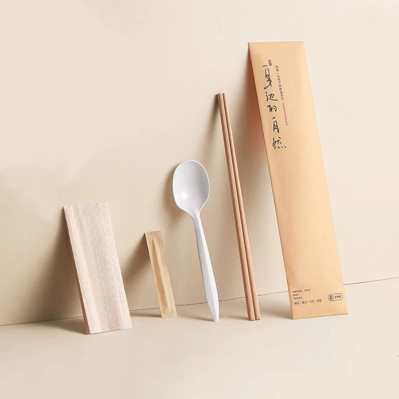 Nieuwe stijl wegwerp bamboe eetstokjes set met lepel/servet/tandenstoker afbreekbare papierfilmset